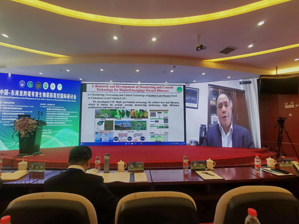 黄贵修研究员线上参与会议并作学术报告.jpg