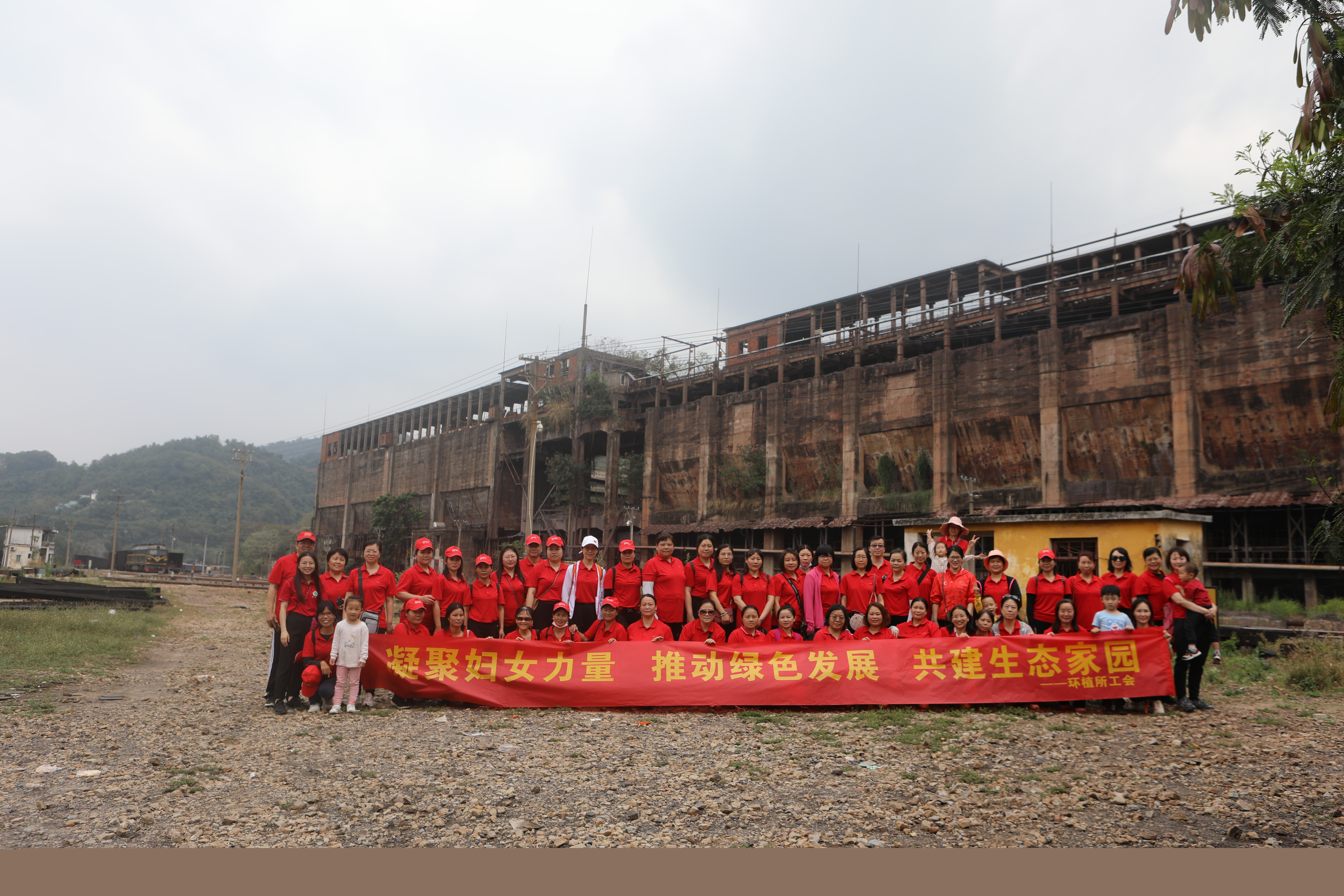 图2 参观昌江石碌老火车站.JPG